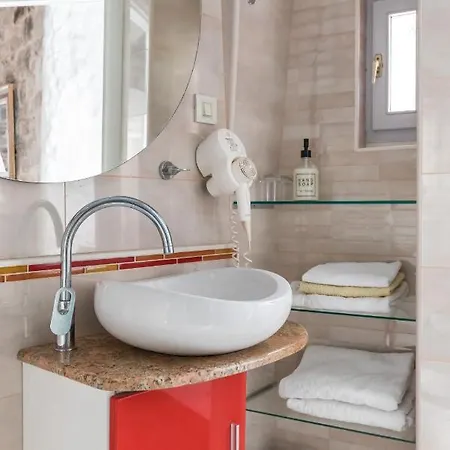 アパートメンツ　カレタ *