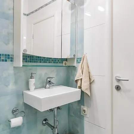 アパートメンツ　カレタ