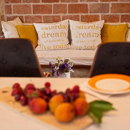 アパートメンツ　カレタ アパート *